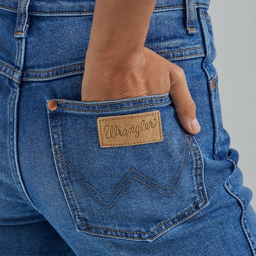 WOMEN'S WRANGLER® WILD WEST 603 HIGH RISE STRAIGHT JEAN IN SMOKE SEA